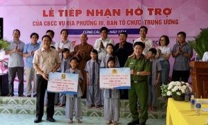 Vụ Địa phương III thực hiện chuyến công tác xã hội, từ thiện tại Bình Thuận